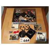 ASSORTMENT OF JEWELRY ASSORTMENT OF JEWELRY