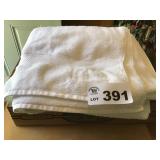 WHITE BATH TOWELS 4 WHITE BATH TOWELS 4