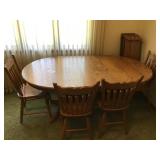 OAK TABLE & 4 CHAIRS, 3 LEAVES OAK TABLE & 4 CHAIRS, 3 LEAVES