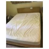 FULL SIZE BLONDE BED. ( matches lots 531, 556) FULL SIZE BLONDE BED. ( matches lots 531, 556)
