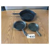 GRISWOLD 10 inch CHICKEN FRYER, 2 SMALL CAST IRON GRISWOLD 10 inch CHICKEN FRYER, 2 SMALL CAST IRON