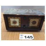 VINTAGE TRAVELER RADIO VINTAGE TRAVELER RADIO