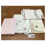 VINTAGE TABLECLOTHS, FLORAL MATERIAL VINTAGE TABLECLOTHS, FLORAL MATERIAL