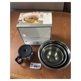 SERVING BOWL, NIB, STAINLESS BOWLS, CARAFE SERVING BOWL, NIB, STAINLESS BOWLS, CARAFE