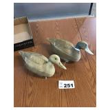 2 PLASTIC DUCK DECOYS 2 PLASTIC DUCK DECOYS