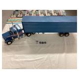 MODEL TRACTOR AND TRAILER - PLASTIC