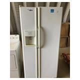 MAYTAG SIDE BY SIDE REFRIGERATOR w ICEMAKER