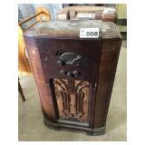 VINTAGE ATWATER KENT UPRIGHT RADIO