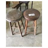 2 STOOLS