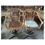 2 BAR STOOLS