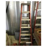 FIBERGLASS 6 ft LADDER