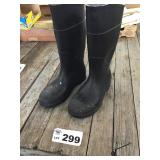 RUBBER BOOTS, SIZE MENS 10, WOMENS 12
