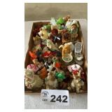 FIGURINES