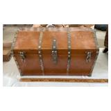 WOOD CHEST, 20 INCHES LONG, 12 INCHES TALL