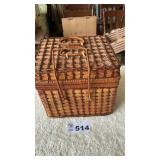 SEWING BASKET W THREAD