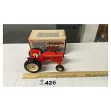 TRACTOR, D 19 ALLIS, NIB