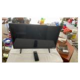 VIZIO 24 INCH FLAT SCREEN TV WITH REMOTE