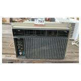 WINDOW AIR CONDITIONER
