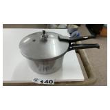 PRESTO PRESSURE COOKER