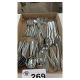 FLATWARE SET
