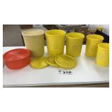 TUPPERWARE CANISTER SET