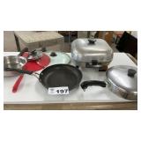 ELECTRIC SKILLET WITH CORD, SKILLETS