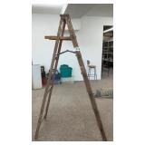 8 FOOT WOOD STEP LADDER