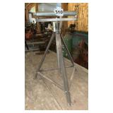 ADJUSTABLE ROLLER STAND