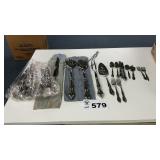 FLATWARE SET