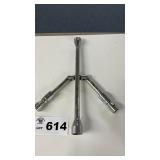 FOLDING LUG WRENCH