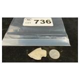 ARROWHEAD OR DART POINT, LIGHT COLORED CHERT