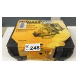 DEWALT CORDED FRAMING SAW KIT, NIB