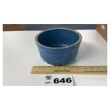 STONEWARE MIXING BOWL, SCALLOP DESIGN