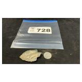 STEMMED PROJECTILE POINT, LIGHT COLORED FLINT