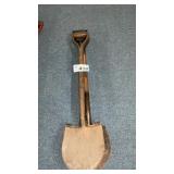 3 SHOVELS