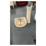 PORCELAIN PEDESTAL SINK
