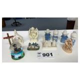 FIGURINES
