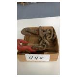 3 FOOT HEAVY CHAIN, 2 HOOKS