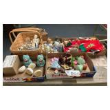 SALT, PEPPER SHAKERS, GLASS FIGURES, CHRISTMAS