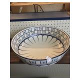 Pretty Royal Dalton Serving Bowl