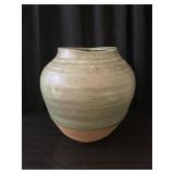 Pottery urn by Teruo Hara