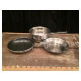 1 Pot and Two Omelet Pans