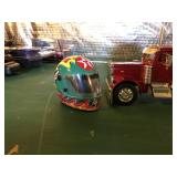 1/32 Tow Truck and Model Helmet