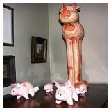 Pig and set of pink pigs