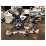 5 SmallPorcelain Pieces