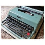 Olivetti Underwood Lettera 32 Typewriter
