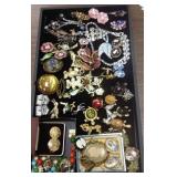 Group of cameo jewelry, figural brooches- some