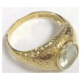 18K gold ring set with peridot- 5.7 grams
