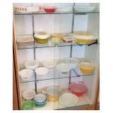 Group of vintage Pyrex, Fire King, etc.