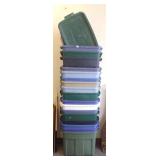 Group of 17 Rubbermaid totes with covers